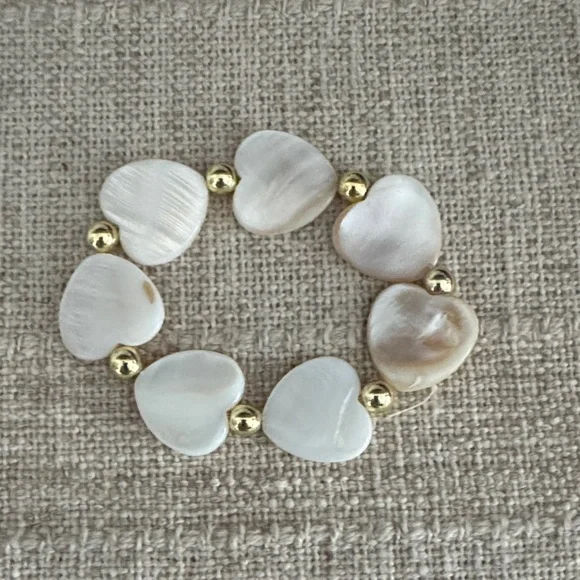 Mother of Pearl heart bracelet (stretch) - Picture 1 of 2